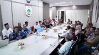 Sekprov Sulbar, Junda Maulana, saat memimpin rapat persiapan HUT Sulbar ke 22, jumat (4/9/2026). (foto:Humas Pemprov)